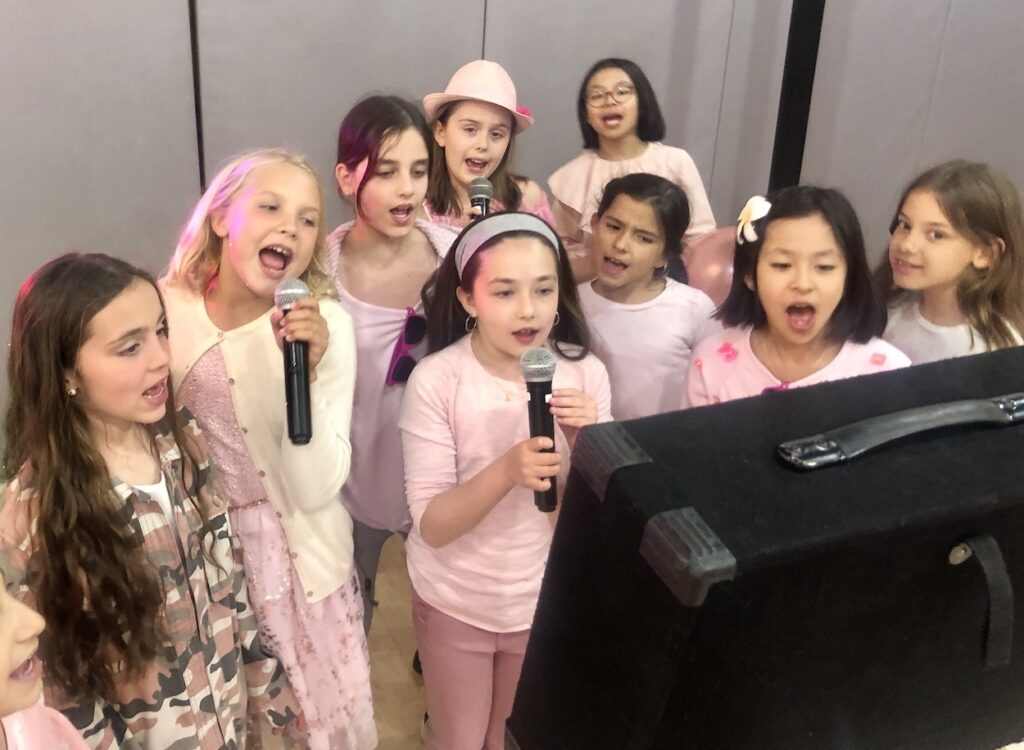 kids karaoke singers